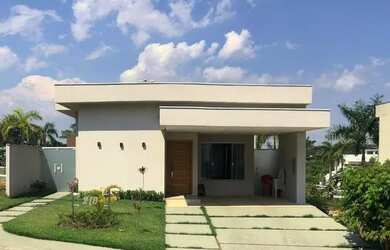 Imagem: A casa possui 3 Dormitórios, 4 Banheiros, 2 Vagas na garagem