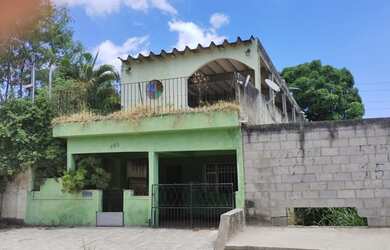 Imagem: A casa possui 3 Dormitórios, 2 Banheiros, 1 Vaga na garagem