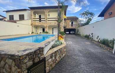 Imagem: A casa em condomínio possui 5 Dormitórios, 5 Banheiros, 5