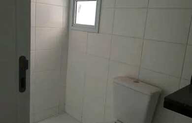 Imagem: A casa possui 2 Dormitórios, 2 Banheiros, 2 Vagas na garagem