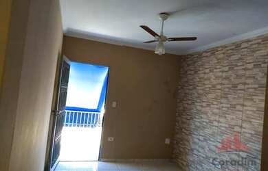 Imagem: A casa possui 1 Dormitório, 1 Banheiro, 1 Vaga na garagem