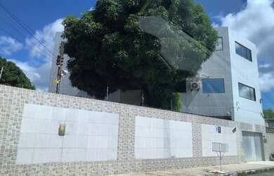 Imagem: A casa possui 4 Dormitórios, 3 Banheiros e 4 Vagas na garagem