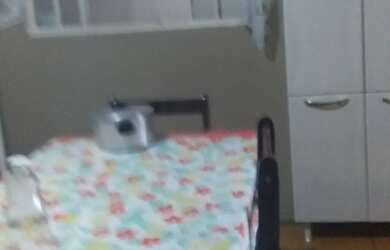 Imagem: A casa possui 2 Dormitórios, 1 Banheiro, 2 Vagas na garagem