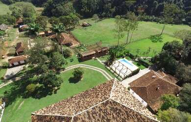 Imagem 14: Fazenda Bom Retiro. PiscinaeChurrasqueira