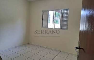 Imagem: A casa possui 3 Dormitórios, 2 Banheiros, 3 Vagas na garagem