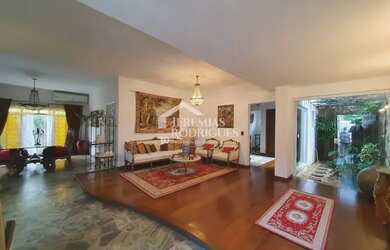 Imagem: A casa possui 3 Dormitórios, 3 Banheiros, 3 Vagas na garagem