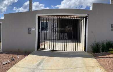 Imagem: A casa possui 2 Dormitórios, 1 Banheiro, 1 Vaga na garagem