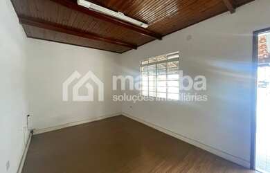 Imagem: A casa possui 3 Dormitórios, 2 Banheiros, 150m² de Área e