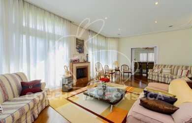 Imagem: A casa em condomínio possui 4 Dormitórios, 5 Banheiros, 4