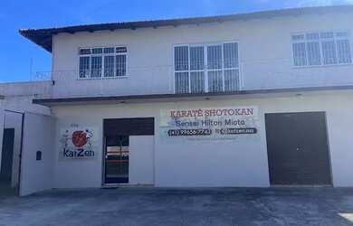 Imagem: A casa possui 4 Dormitórios, 2 Banheiros, 2 Vagas na garagem