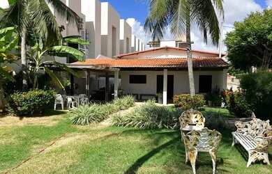 Imagem: A casa possui 5 Dormitórios, 4 Banheiros, 4 Vagas na garagem