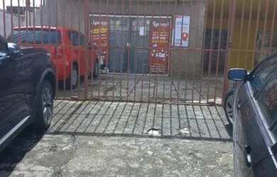 Imagem: A casa possui 2 Dormitórios, 2 Banheiros e 1 Vaga na garagem