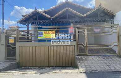 Imagem: A casa possui 1 Dormitório, 1 Banheiro, 1 Vaga na garagem