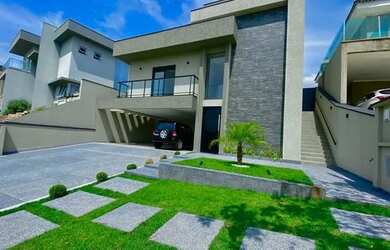 Imagem: A casa em condomínio possui 3 Dormitórios, 3 Banheiros, 4