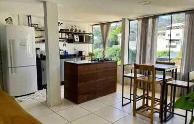 Imagem: A casa possui 2 Dormitórios, 2 Banheiros, 2 Vagas na garagem