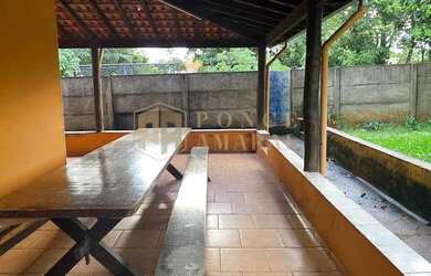 Imagem: A casa possui 2 Dormitórios, 1 Banheiro, 4 Vagas na garagem