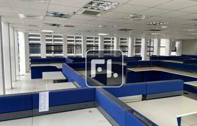 Imagem: O depósito possui 5 Vagas na garagem e 2248m² de Área e está