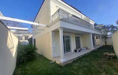 Imagem: O apartamento possui 4 Dormitórios, 3 Banheiros, 2 Vagas na