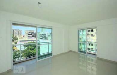 Imagem: O apartamento possui 3 Dormitórios, 1 Banheiro, 2 Vagas na