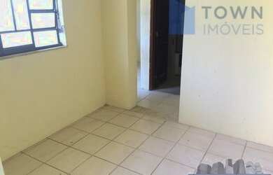 Imagem: A casa possui 2 Dormitórios, 1 Banheiro, 1 Vaga na garagem