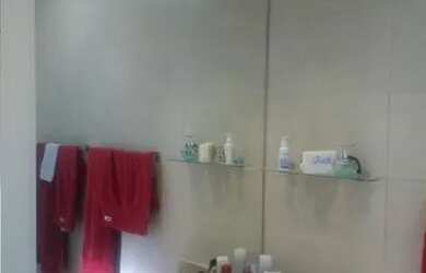 Imagem: A casa possui 3 Dormitórios, 3 Banheiros, 1 Vaga na garagem