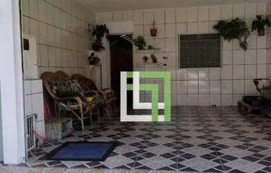 Imagem: A casa possui 4 Dormitórios, 3 Banheiros, 2 Vagas na garagem