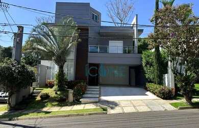 Imagem: A casa em condomínio possui 4 Dormitórios, 5 Banheiros, 4