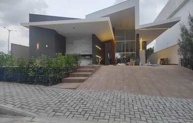 Imagem: A casa em condomínio possui 5 Dormitórios, 4 Banheiros, 4