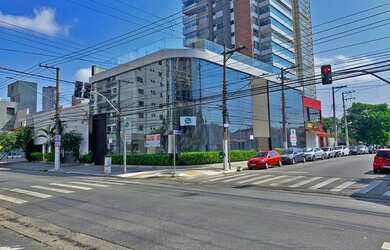 Imagem: O depósito possui 5 Vagas na garagem e 1035m² de Área e está