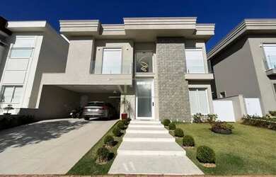 Imagem: A casa em condomínio possui 4 Dormitórios, 5 Banheiros, 4