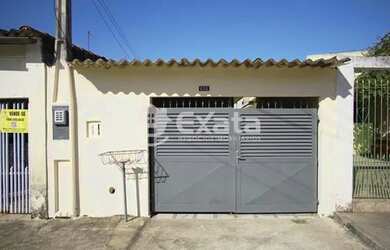 Imagem: A casa possui 2 Dormitórios, 2 Banheiros, 1 Vaga na garagem