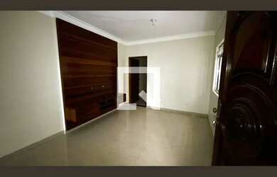 Imagem: A casa possui 3 Dormitórios, 2 Banheiros, 1 Vaga na garagem