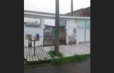 Imagem: A casa possui 2 Dormitórios, 1 Banheiro, 2 Vagas na garagem