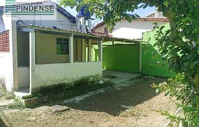 Imagem: A casa possui 2 Dormitórios, 1 Banheiro, 2 Vagas na garagem