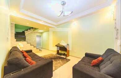 Imagem: A casa possui 4 Dormitórios, 5 Banheiros, 2 Vagas na garagem