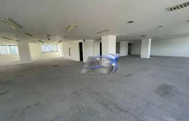 Imagem: O depósito possui 5 Vagas na garagem, 768m² de Área e está