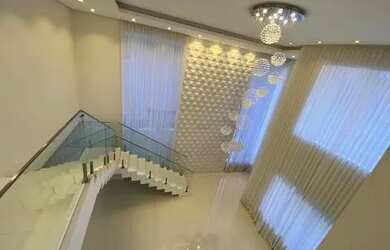 Imagem: A casa possui 4 Dormitórios, 4 Banheiros, 2 Vagas na garagem