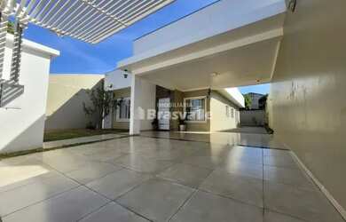 Imagem: A casa possui 2 Dormitórios, 2 Banheiros, 5 Vagas na garagem