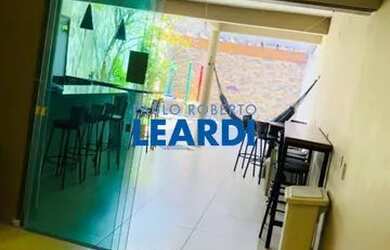 Imagem: A casa possui 3 Dormitórios, 3 Banheiros, 1 Vaga na garagem