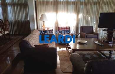 Imagem: A casa possui 4 Dormitórios, 4 Banheiros, 5 Vagas na garagem