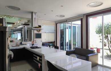 Imagem: A casa em condomínio possui 3 Dormitórios, 4 Banheiros, 2