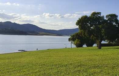 Imagem: O terreno possui 1.000m² de Área e está localizado em Piracaia