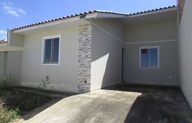 Imagem: A casa possui 2 Dormitórios, 1 Banheiro, 1 Vaga na garagem