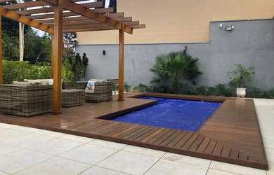 Imagem: A casa possui 2 Dormitórios, 2 Banheiros, 2 Vagas na garagem