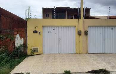 Imagem: A casa possui 3 Dormitórios, 3 Banheiros, 4 Vagas na garagem