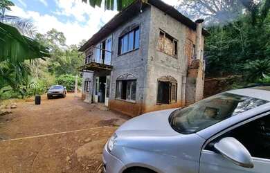 Imagem: A casa possui 1 Dormitório, 1 Banheiro, 130m² de Área e