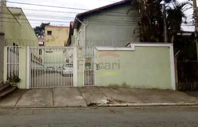 Imagem: A casa possui 3 Dormitórios, 3 Banheiros, 2 Vagas na garagem