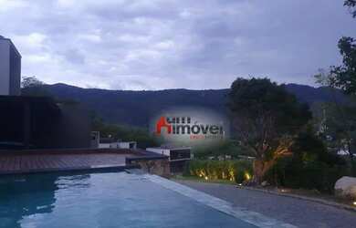 Imagem: A casa possui 3 Dormitórios, 2 Banheiros, 4 Vagas na garagem