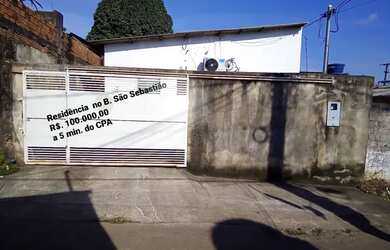 Imagem: A casa possui 3 Dormitórios, 1 Banheiro, 1 Vaga na garagem