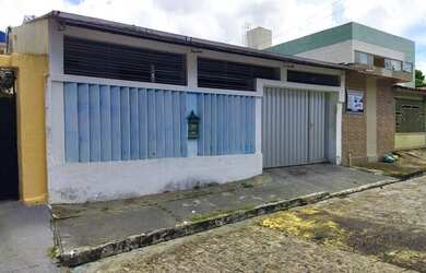 Imagem: A casa possui 2 Dormitórios, 2 Banheiros, 1 Vaga na garagem